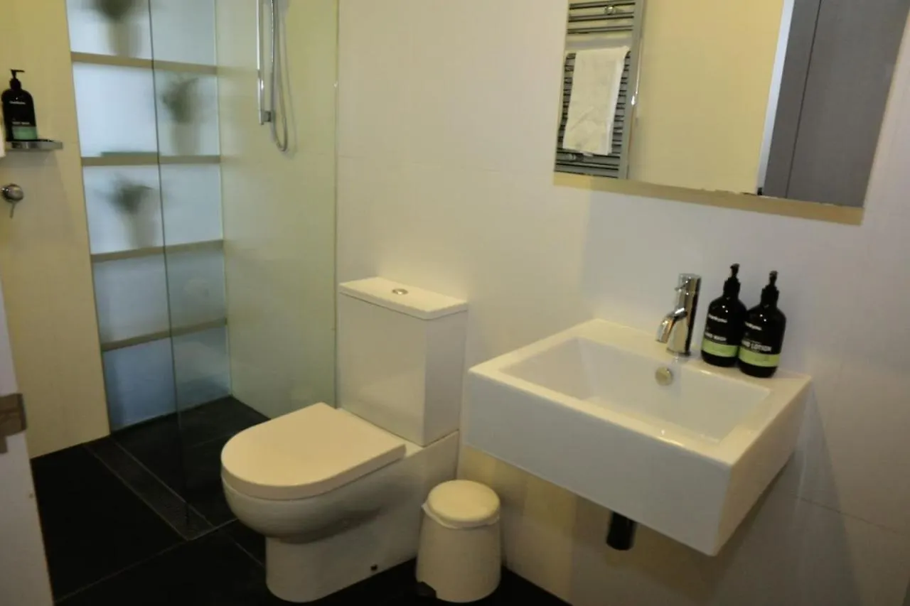 Lake View City Apartment With Free Parking Canberra